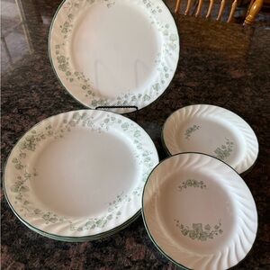 Corelle vintage Calloway green ivy 8 piece dinner and bread/ dessert plate set